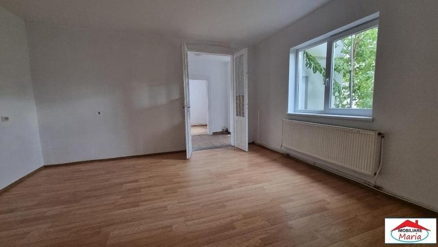 Casă cu 7 camere cu Teren 1200 Mp în Semicentral