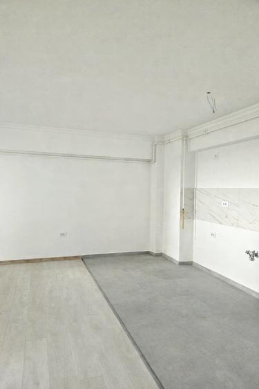 Apartament cu 3 camere decomandat în Energia