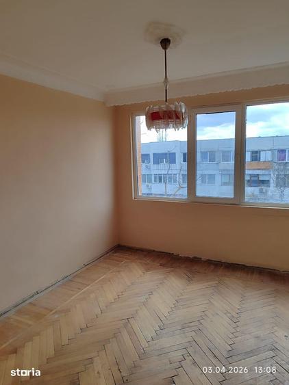 Apartament cu 3 camere în Micro 16