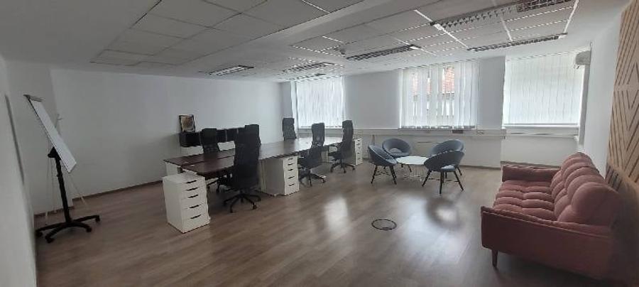 Birou, de 420 mp, în Universitate