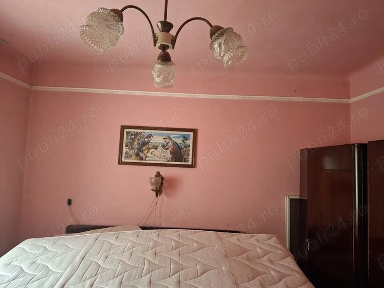 Casă cu 4 camere cu Teren 300 Mp în Central