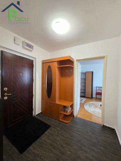 Apartament cu 3 camere decomandat în Pajura