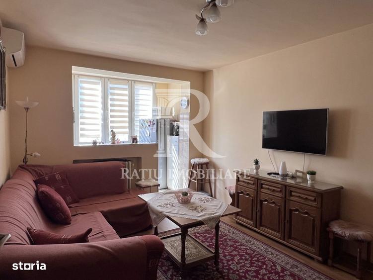 Apartament cu 3 camere semidecomandat în Orașul Nou