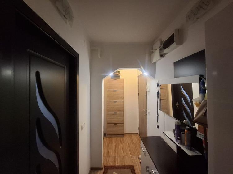Apartament cu 3 camere semidecomandat, mobilat în Tătărași