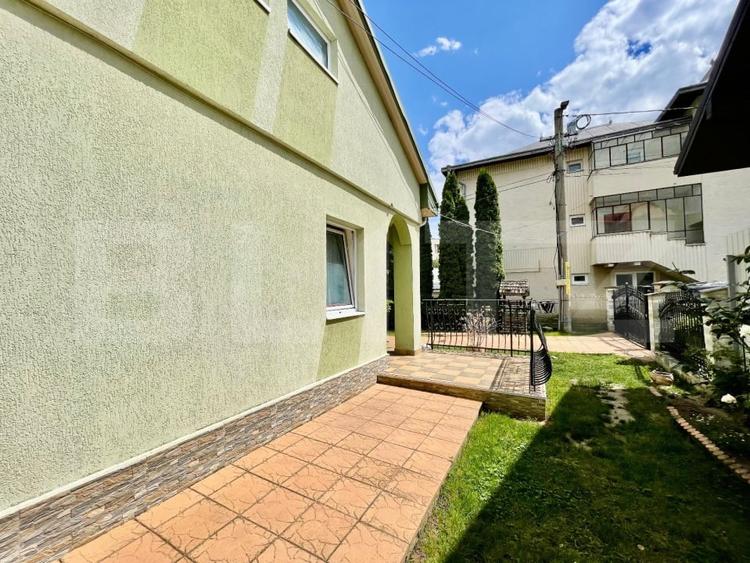 Casă individuală cu 6 camere cu Canalizare în Central