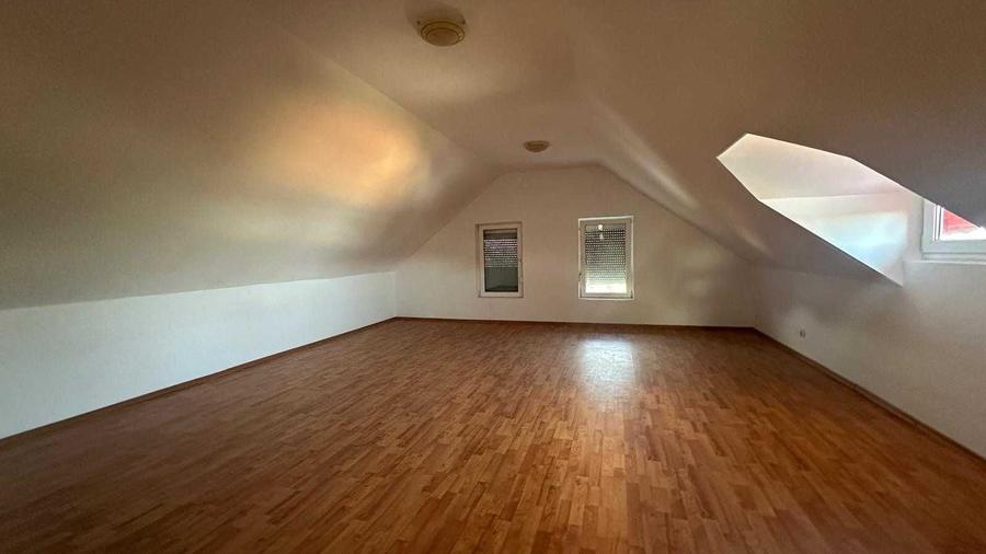 Casă cu 4 camere cu Teren 2900 Mp în Clinceni