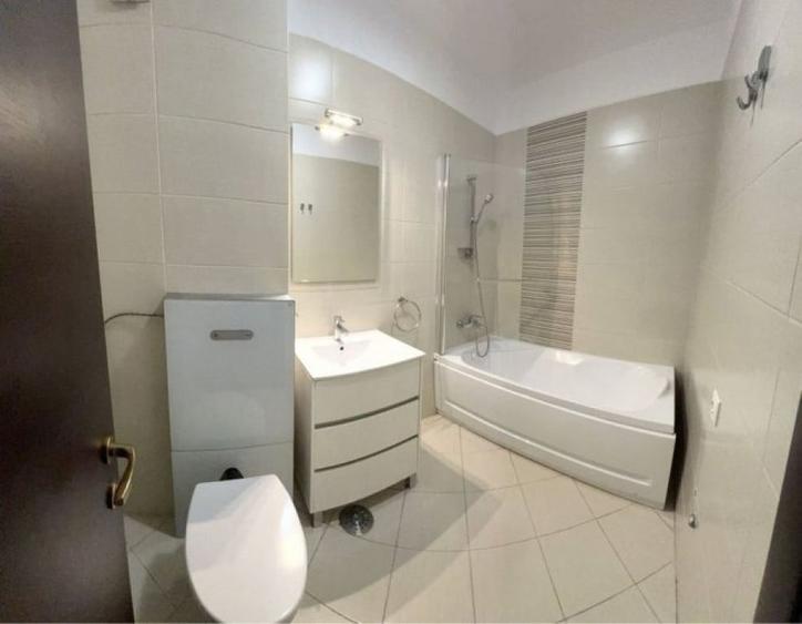 Apartament cu 3 camere decomandat în Vitan