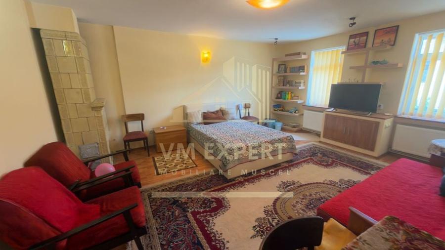Casă cu 5 camere cu Teren 456 Mp în Ultracentral
