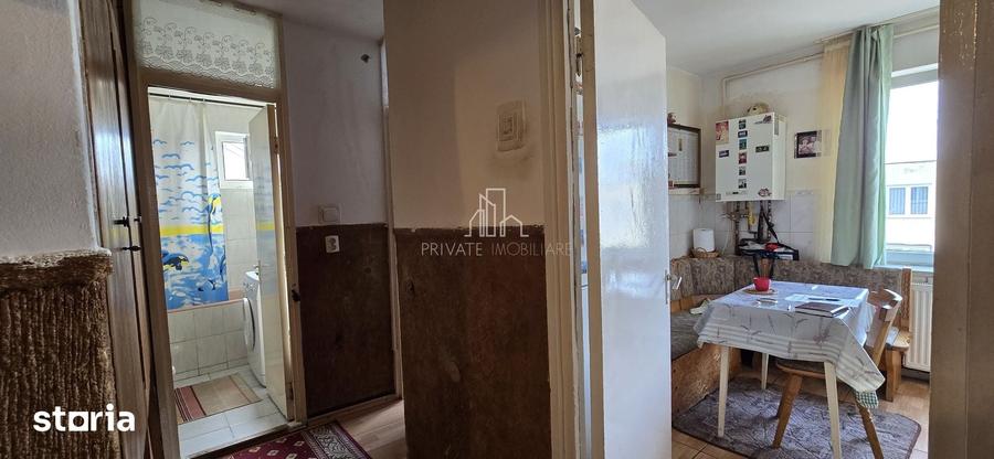 Apartament cu 3 camere semidecomandat în Central