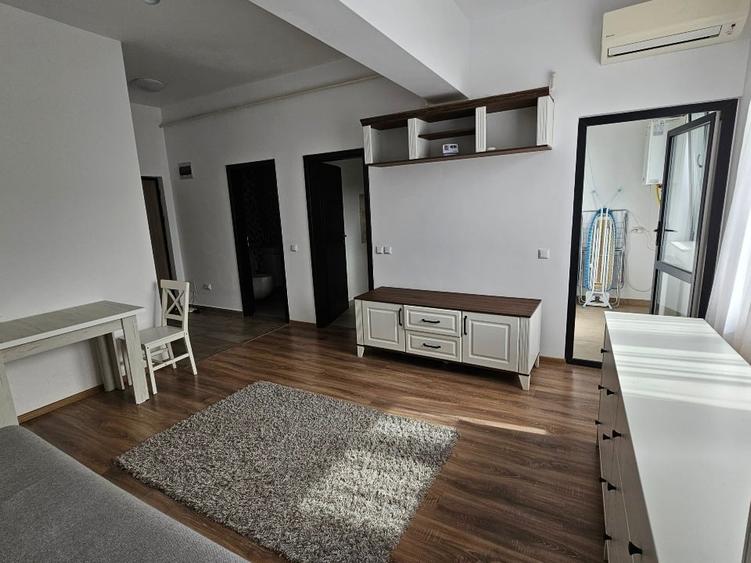 Garsonieră decomandată, mobilată în Nicolina