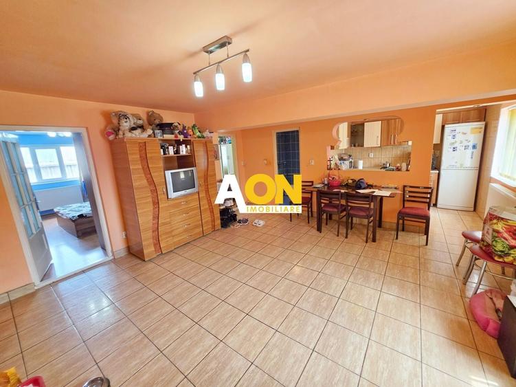 Apartament cu 3 camere decomandat, mobilat în Central