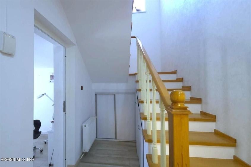 Duplex cu 4 camere cu Canalizare în Central