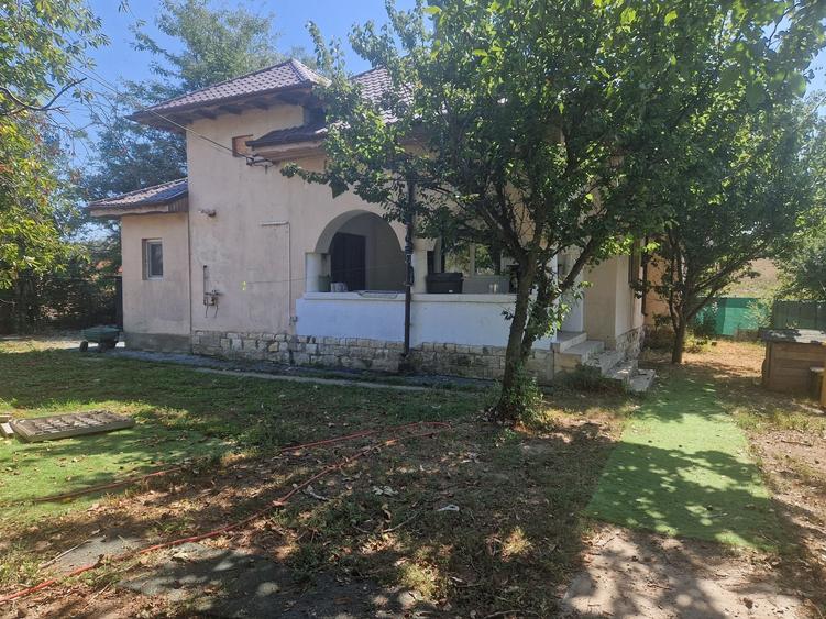 Casă cu 3 camere în Nazarcea