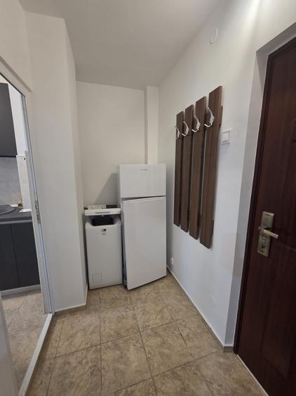Garsonieră decomandată în