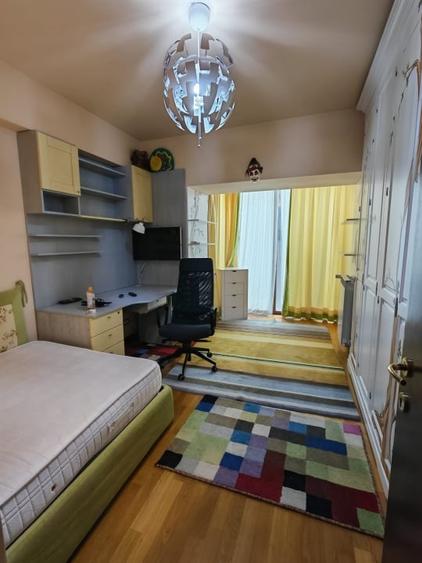 Apartament cu 4 camere decomandat, mobilat în Unirii