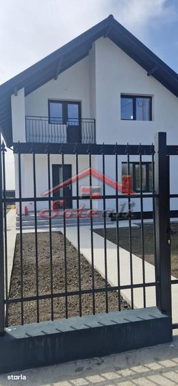 Casă cu 4 camere cu Teren 500 Mp în Cornu