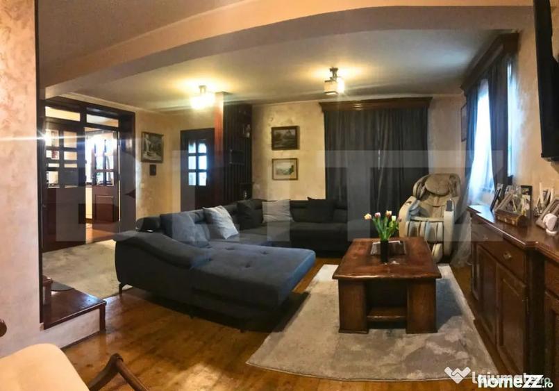 Casă cu 8 camere cu Teren 774 Mp în Central