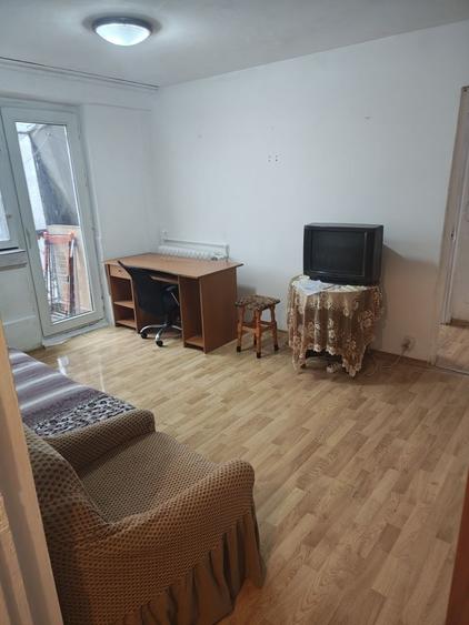 Apartament cu 2 camere semidecomandat în Militari