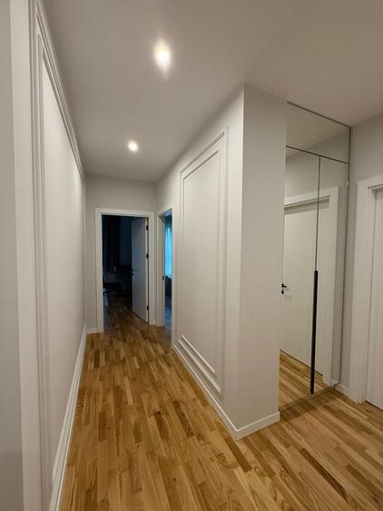 Apartament cu 3 camere semidecomandat, mobilat în P-ta Presei Libere