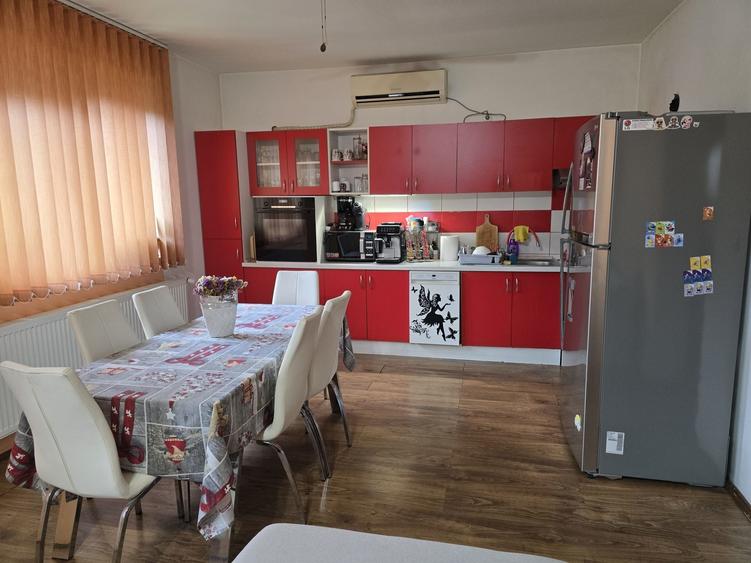 Casă cu 4 camere în Biharia