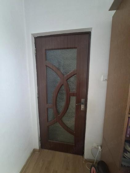 Apartament cu 3 camere semidecomandat în Micro 5