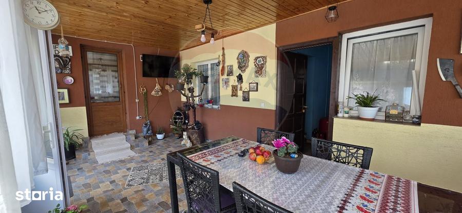 Casă cu 6 camere cu Teren 721 Mp în Crevedia
