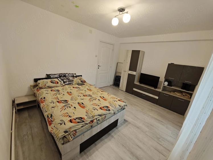 Apartament cu 3 camere decomandat în Păcii