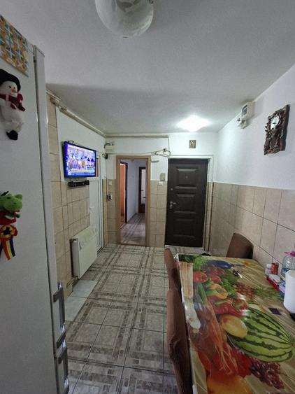 Apartament cu 3 camere decomandat în Bartolomeu
