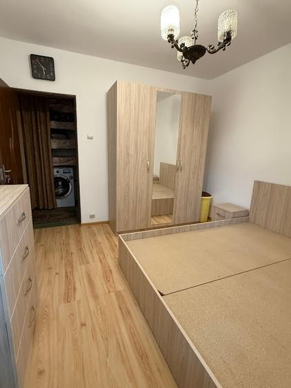 Apartament cu 3 camere semidecomandat în Titan