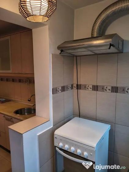 Apartament cu 3 camere decomandat în Lacul Tei