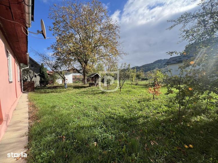 Casă cu 4 camere în Frasin