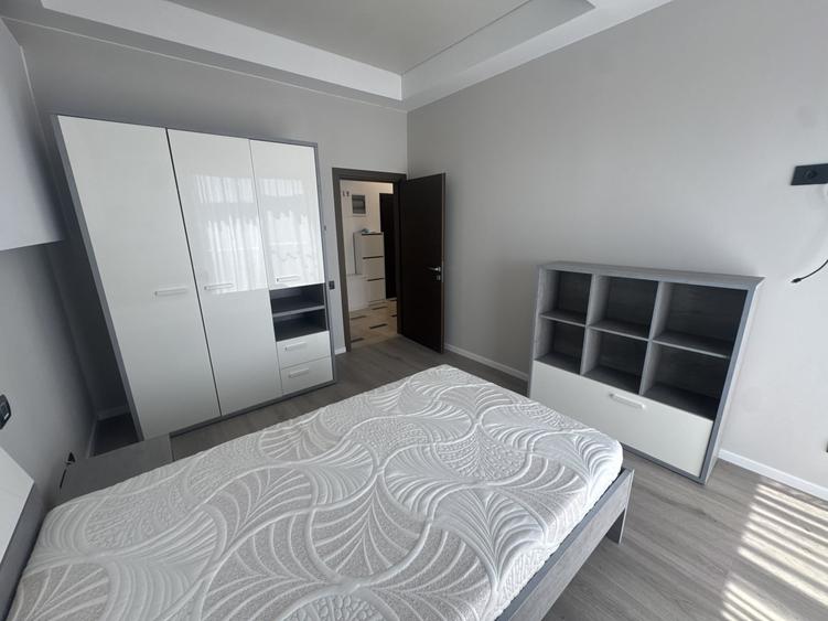 Apartament cu 4 camere decomandat, mobilat în Băneasa