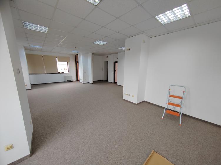 Casă individuală cu 10 camere cu Teren 400 Mp în Barbu Văcărescu