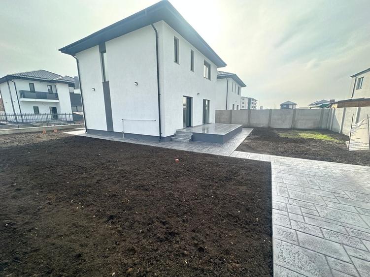 Casă individuală cu 4 camere cu Canalizare în Central