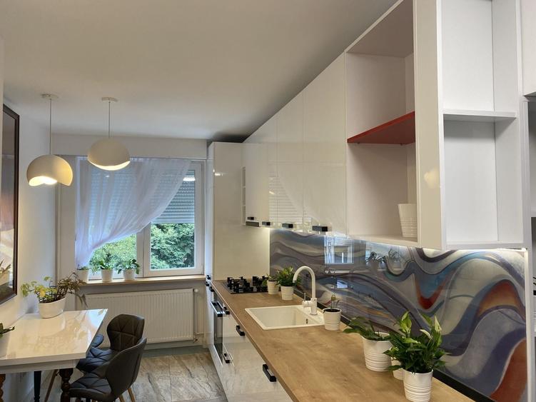 Apartament cu 3 camere decomandat, mobilat în Medicină