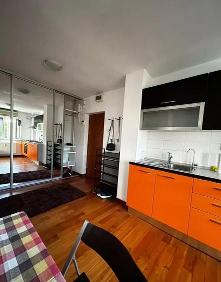 Apartament cu 2 camere semidecomandat, mobilat în Decebal
