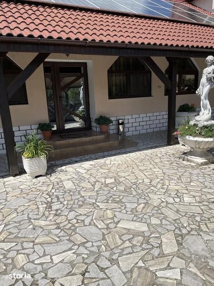 Casă cu 6 camere cu Teren 1359 Mp în Girișu de Criș