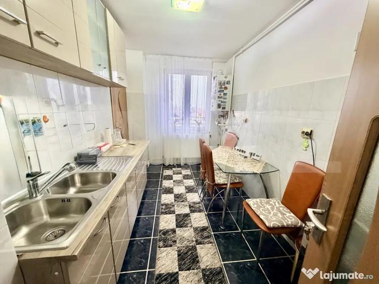 Apartament cu 3 camere decomandat în Central