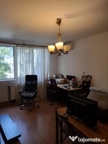 Apartament cu 3 camere decomandat în Dristor