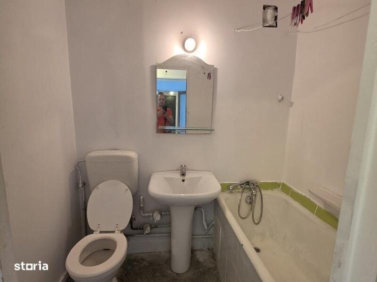 Apartament cu 3 camere semidecomandat în 1 Decembrie 1918