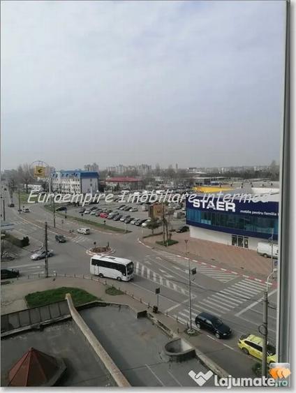 Apartament cu 3 camere decomandat în Far