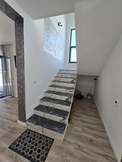 Casă cu 4 camere în Dezmir