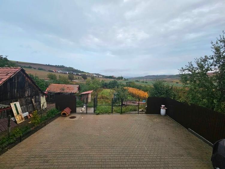 Casă individuală cu 4 camere cu Teren 1260 Mp în Central