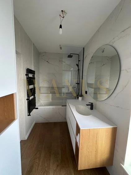 Duplex cu 5 camere cu Canalizare în Iris