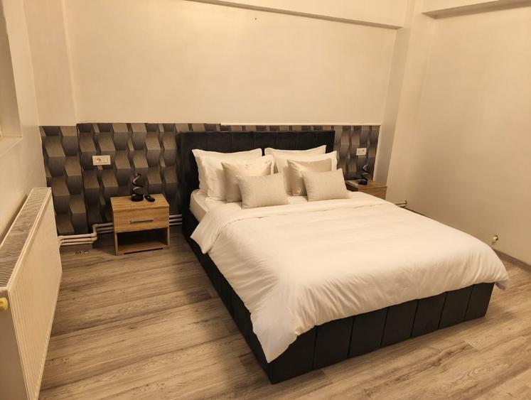 Apartament cu 3 camere decomandat în Trocadero