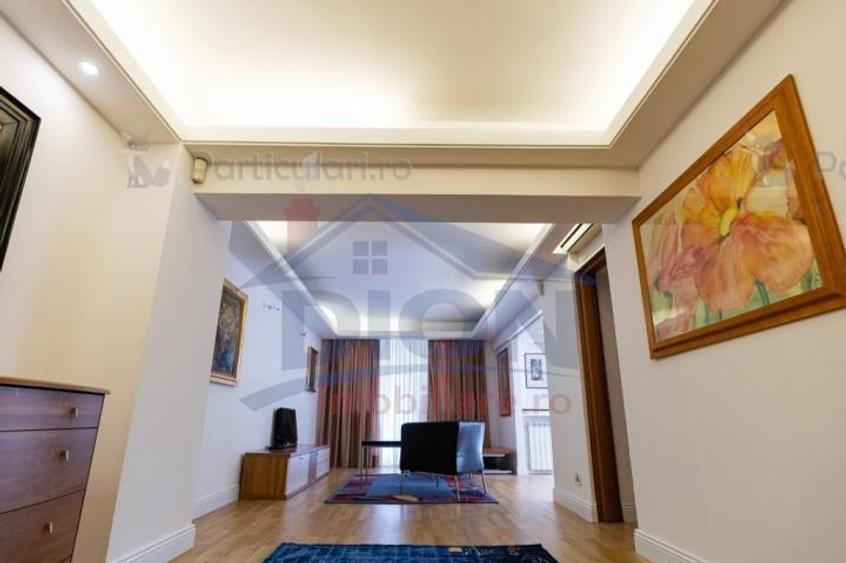 Apartament cu 3 camere semidecomandat în Unirii