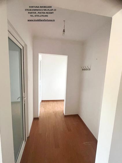 Apartament cu 3 camere semidecomandat, mobilat în Central