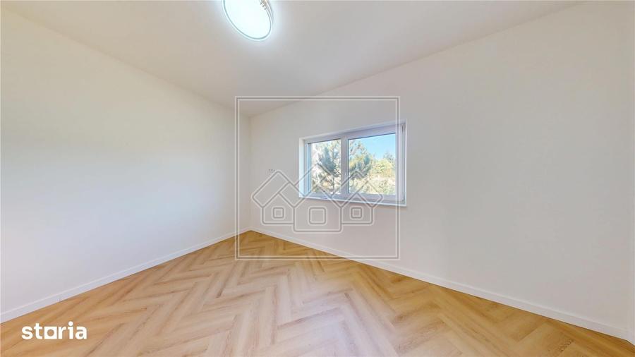 Apartament cu 4 camere în Cristian