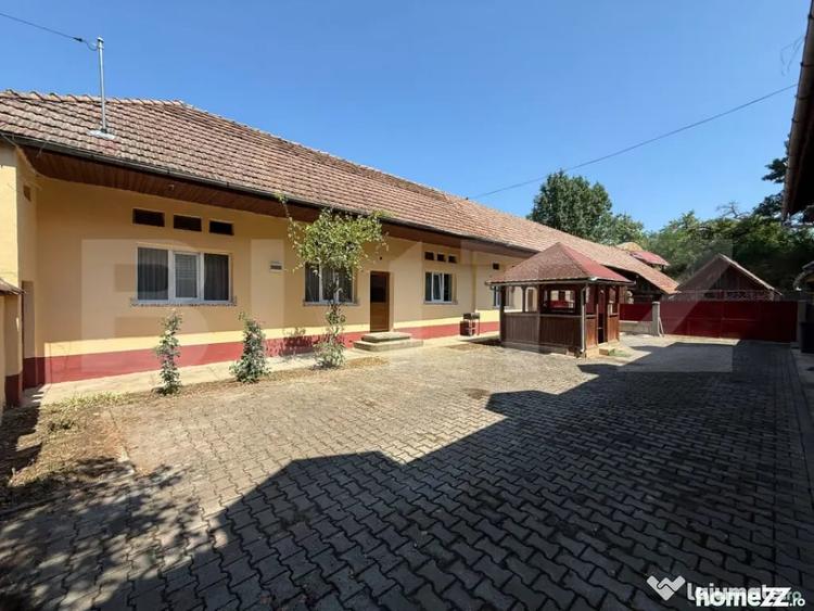 Casă cu 6 camere cu Teren 5500 Mp în Gura Văii