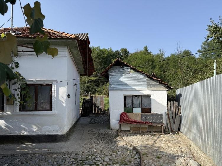 Casă cu 4 camere în Valea Siliștii